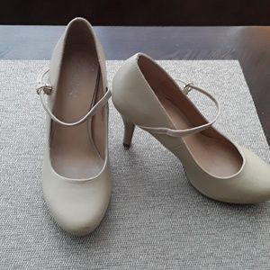 Kasper cream color MaryJane style heels